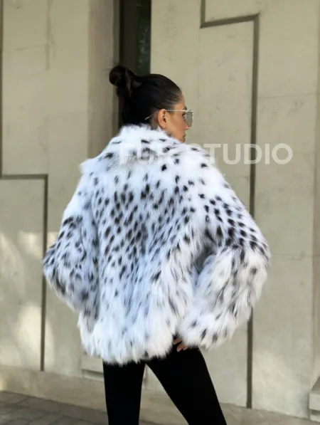 Шуба из меха лисы под рысь - цвет белый, PREMIUM COLLECTION - фото 5