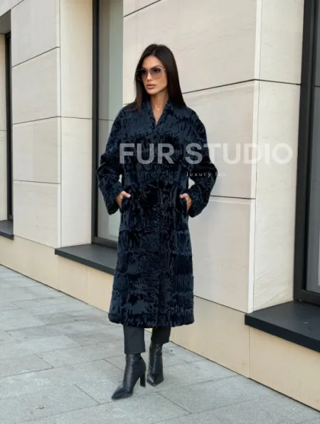 Пальто из меха каракуля с V-образным воротником, цвет Indigo Blue - фото 8