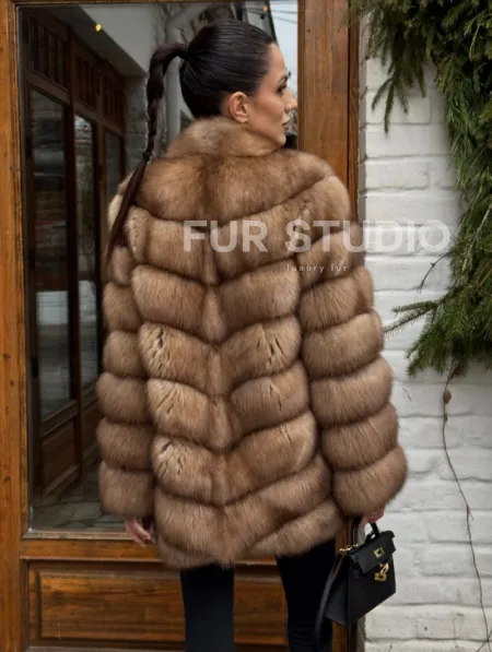 Полушубок из куницы с воротником V-образным - фото 6