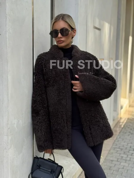 Двусторонняя коричневая дубленка из овчины - фото 7