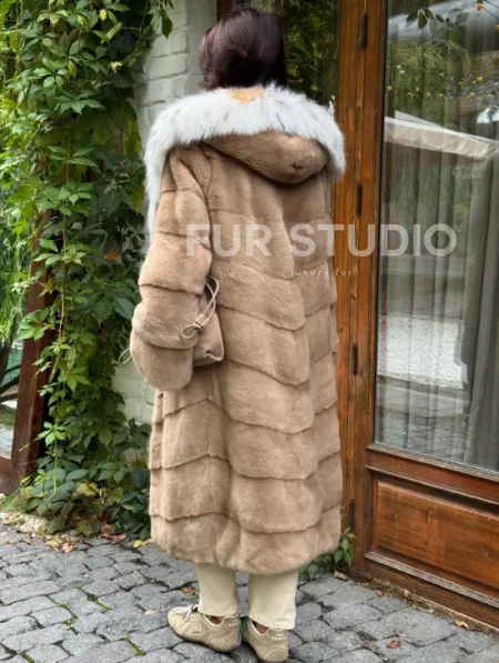 Бежевая норковая шуба с капюшоном рысь - фото 4