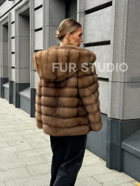 Шуба из натурального меха куницы с капюшоном - фото 17