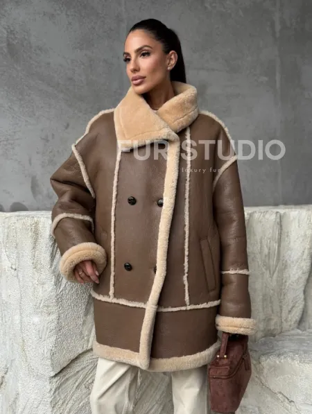 Коричневая женская дубленка - фото 8