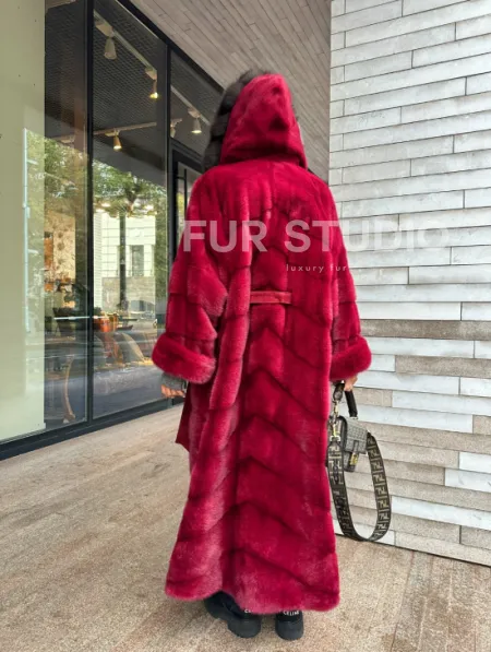 Длинная норковая шуба с капюшоном куница - фото 12