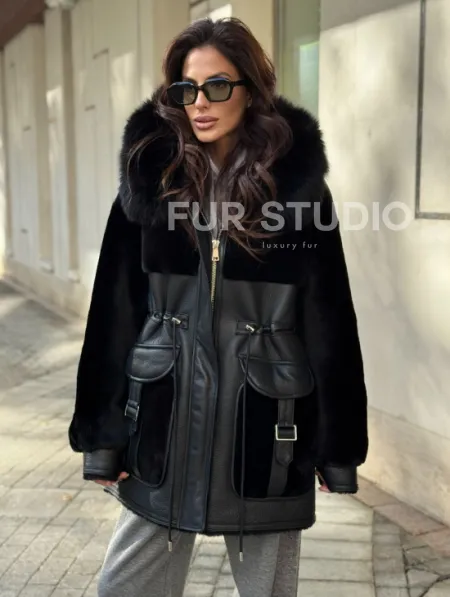 Черная дубленка с капюшоном - фото 0