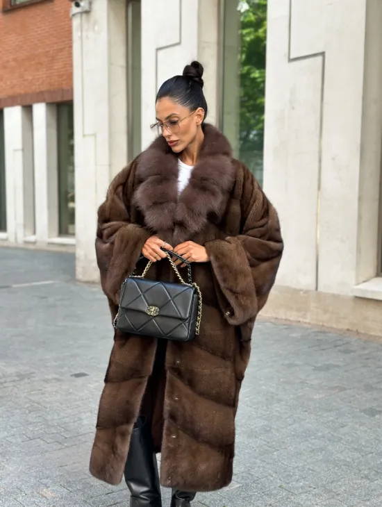 Шуба из меха норки с воротником из куницы - цвет соболь - фото 9