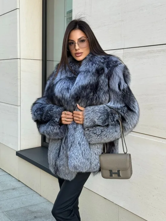 Шуба из меха чернобурки серебристо-черного цвета, цельные пластины - фото 9