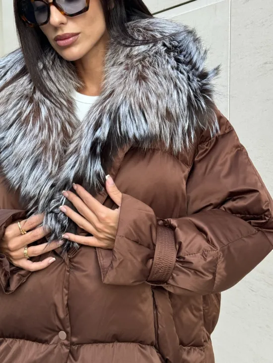 Женский зимний пуховик с мехом чернобурки - фото 1