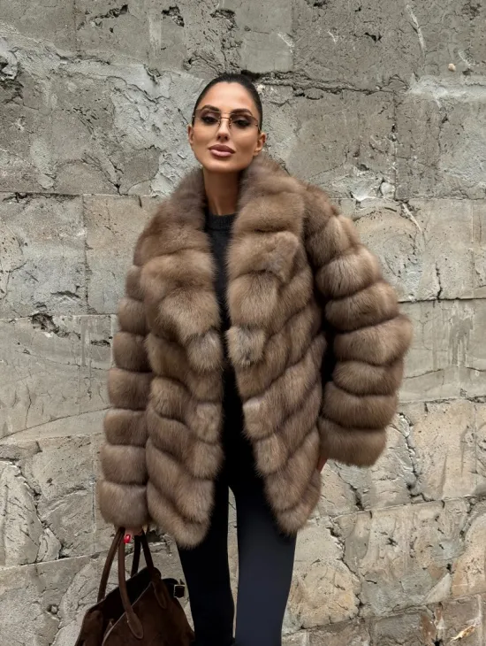 Полушубок из меха куницы пастель английский воротник - фото 12