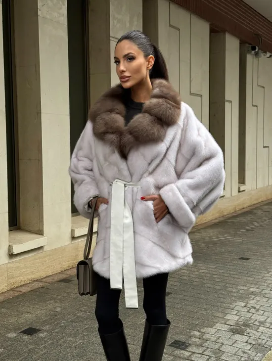 Шуба Oversize из норки с потайным поясом и английским воротником из меха куницы - фото 10