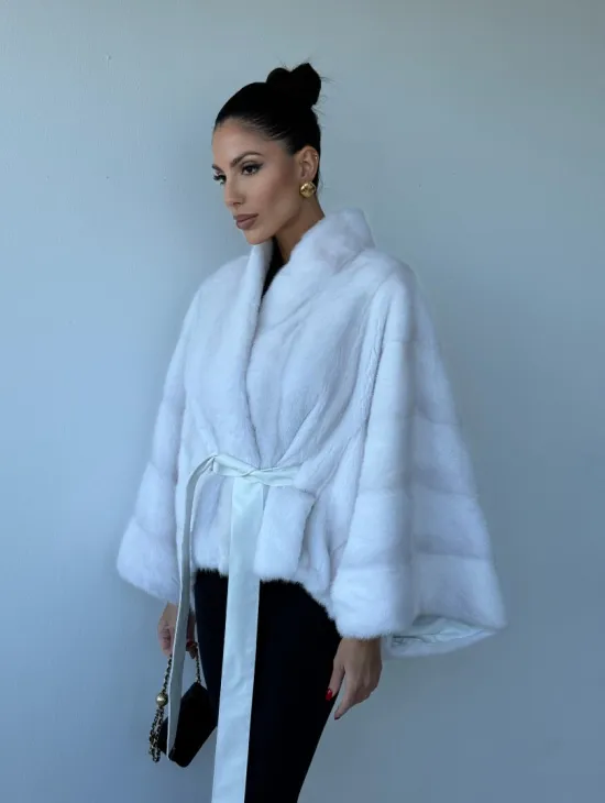 Белоснежное меховое манто из аукционной норки, фасон - летучая мышь - фото 3