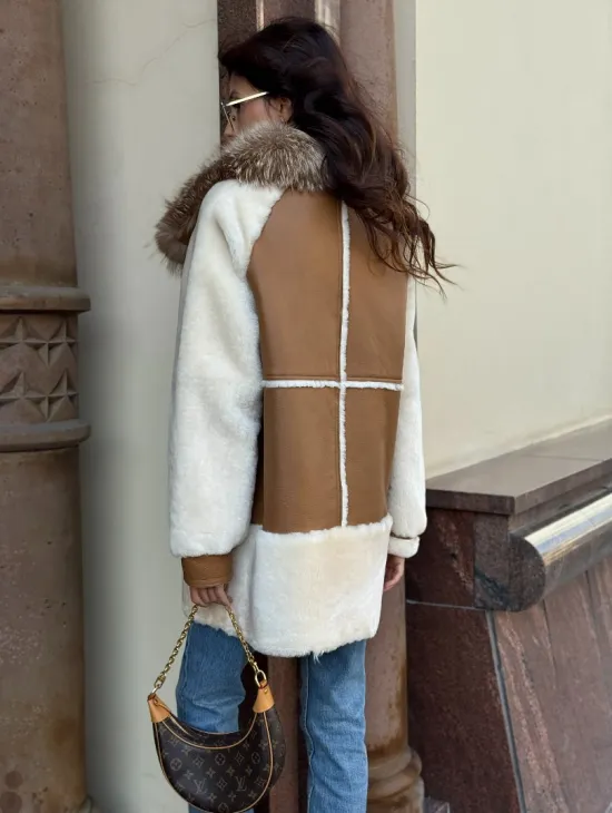 Стильная дублёнка из мериноса с воротником из меха лисы - фото 7