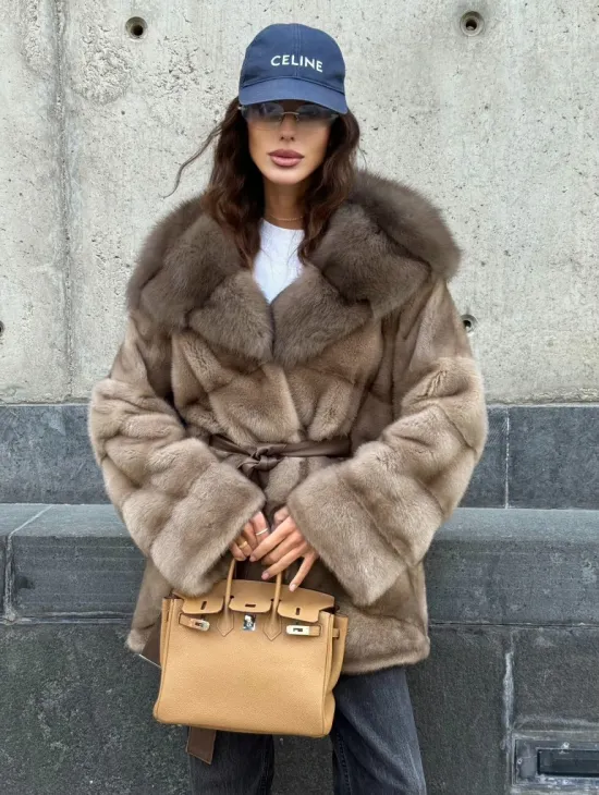 Женское зимнее норковое пончо с капюшоном куница - цвет пастель - фото 7