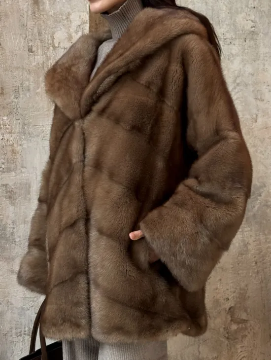 Укороченная норковая шуба с капюшоном из норки - фото 1