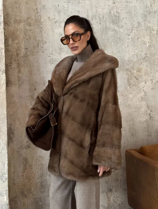 Укороченная норковая шуба с капюшоном из норки - фото 6