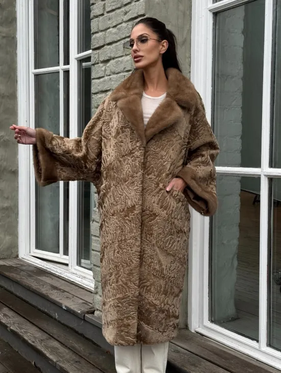 Женская шуба из меха каракуля GOLD кимоно паркет английский воротник - фото 4