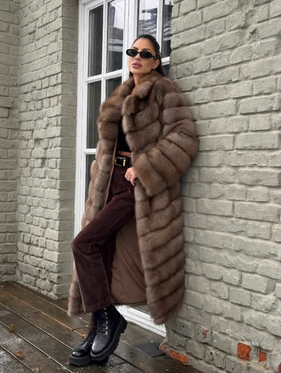 Длинная шуба из меха куницы - фото 9