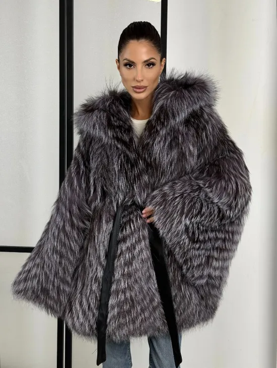 Шуба из меха чернобурки с капюшоном в росшив - летучая мышь - фото 0