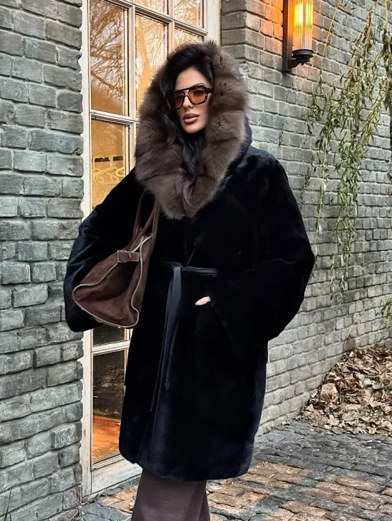 Норковая шуба Blackglama с капюшоном из меха куницы - фото 7