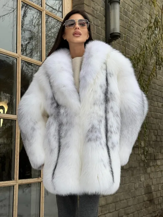 Шуба из меха белой крестовой лисы с воротником шаль, цельные пластины - фото 7