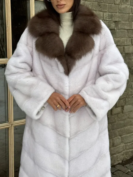 Длинная прямая норковая шуба с воротником из меха куницы цвет паломино - фото 2