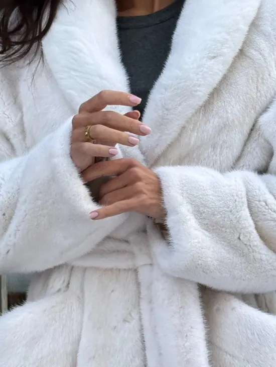 Светлый меховой жакет из норки с воротником шаль и меховым поясом - luxury fur - фото 1