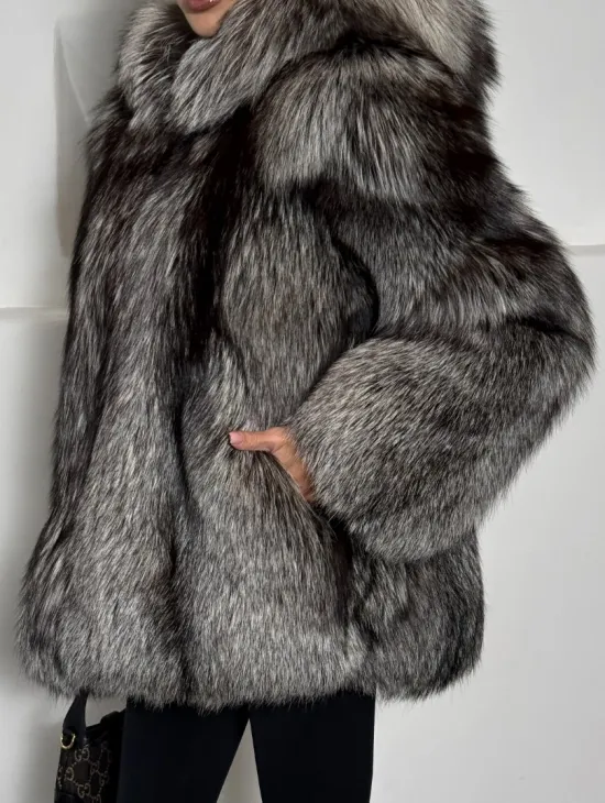 Полушубок из чернобурки с капюшоном цельные пластины - фото 1