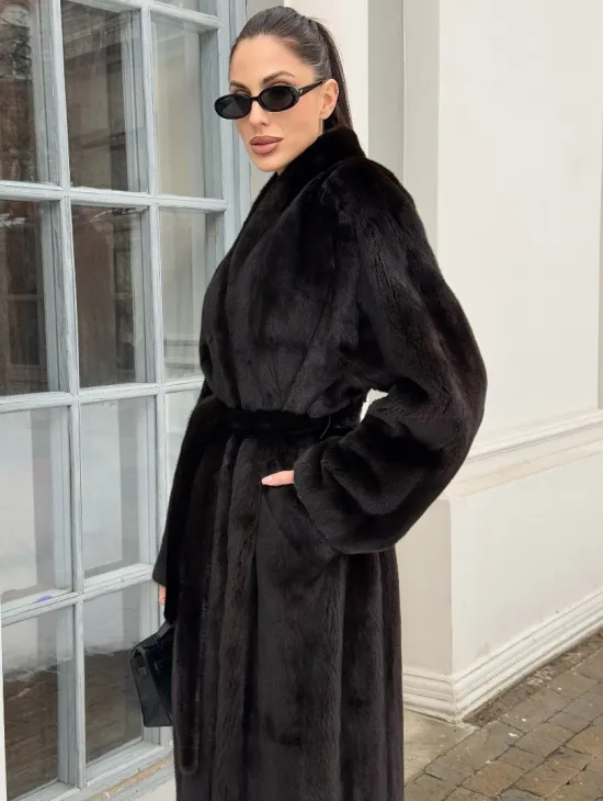 Натуральная коричневая норковая шуба в аукционном мехе SAGA FURS - фото 2