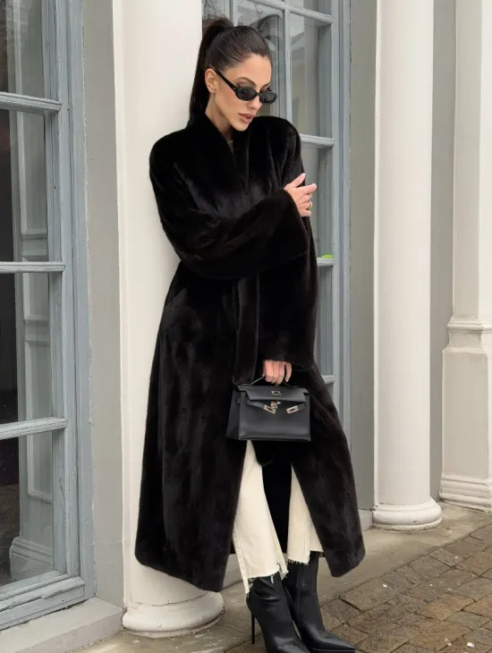 Натуральная коричневая норковая шуба в аукционном мехе SAGA FURS - фото 5