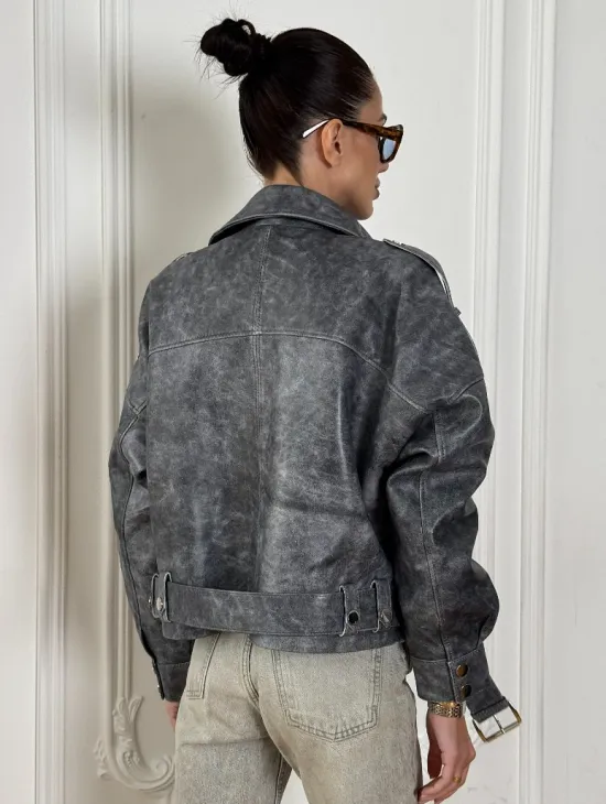 Женская косуха оверсайз из натуральной кожи с потертостями в стиле 