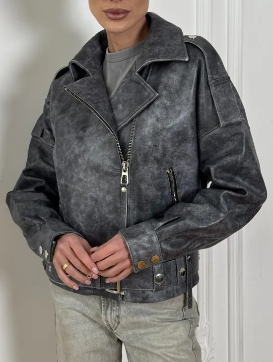 Женская косуха оверсайз из натуральной кожи с потертостями в стиле 