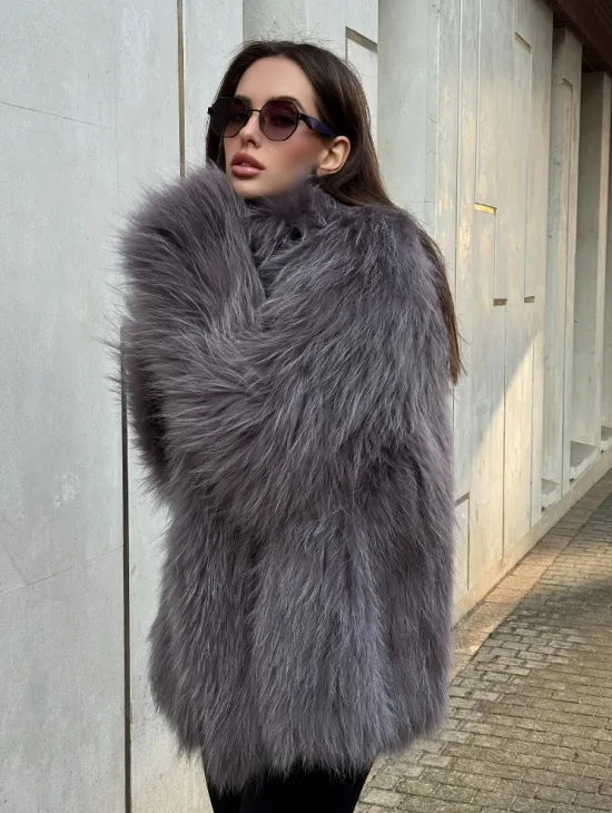 Шуба из меха енота с английским воротником цвет - лаванда - фото 5