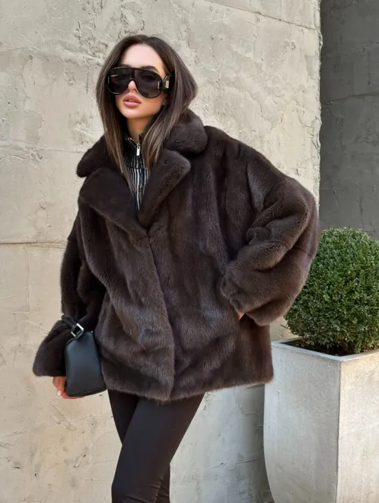 Норковый полушубок оверсайз с английским воротником, цвет 