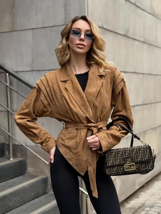 Женская куртка из замшевой кожи с поясом - American style - фото 12