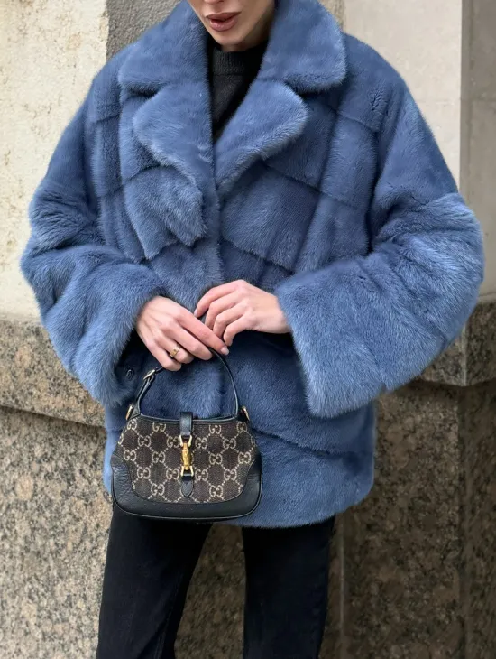 Короткая норковая шуба в цвете джинс с английским воротником - фото 2
