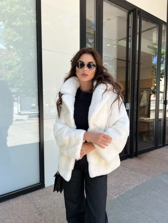 Белая короткая норковая шуба - фото 5