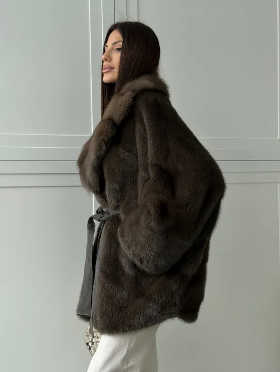 Шуба норковая летучая мышь с воротником из куницы - цвет хаки - фото 11