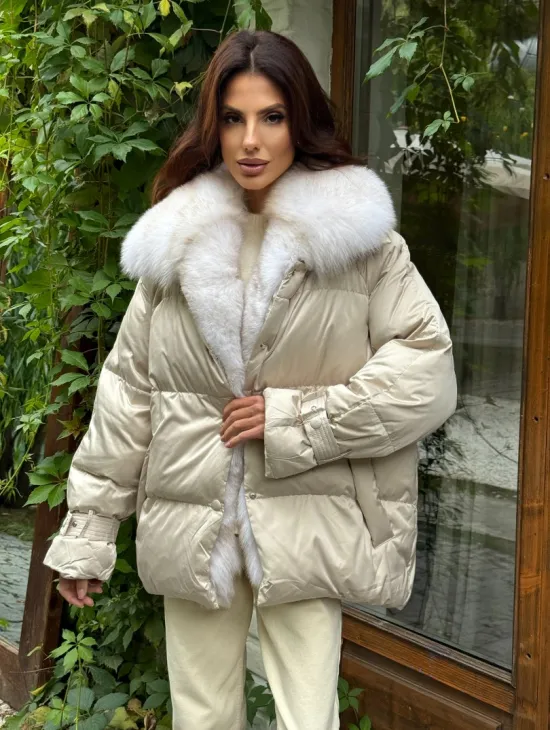 Женский пуховик с мехом песца - фото 7