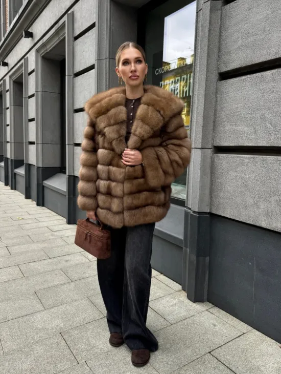 Шуба из натурального меха куницы с капюшоном - фото 21