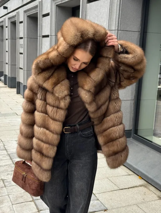 Шуба из натурального меха куницы с капюшоном - фото 15