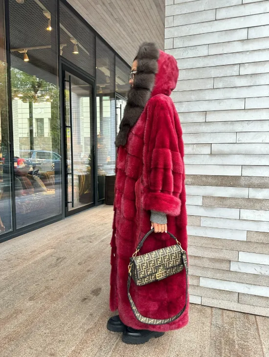 Длинная норковая шуба с капюшоном куница - фото 15