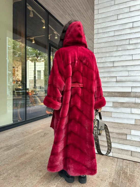 Длинная норковая шуба с капюшоном куница - фото 12