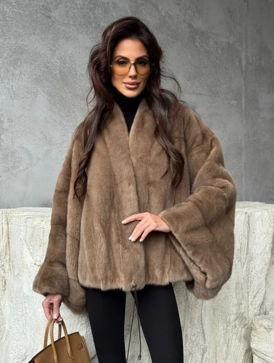 Норковое пончо с рукавами «летучая мышь» - фото 10