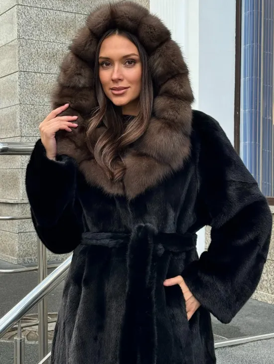 Черная норковая шуба с капюшоном куница - фото 4