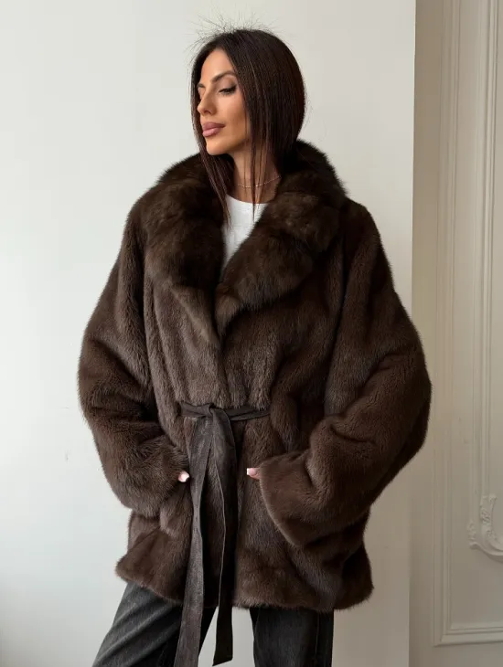 Полушубок норковый летучая мышь с воротником куницы - фото 9