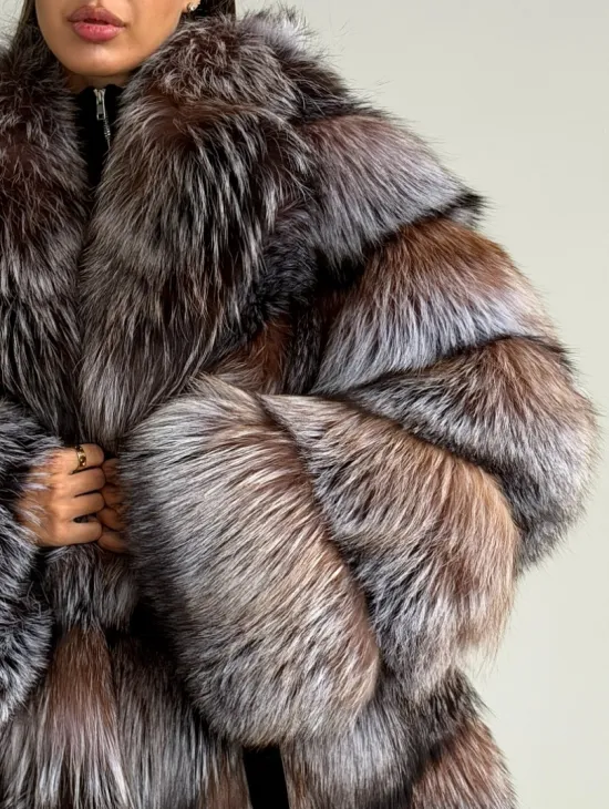 Шуба из меха лисы блюфрост - фото 1