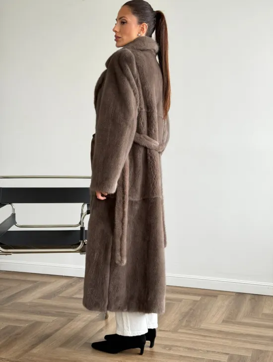 Прямая норковая шуба с поясом - фото 2