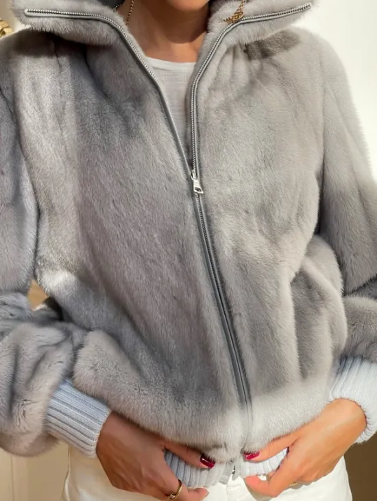 Светлая норковая куртка - бомбер - фото 1