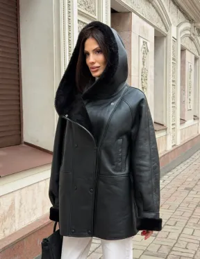 Женская дубленка с капюшоном - фото 10