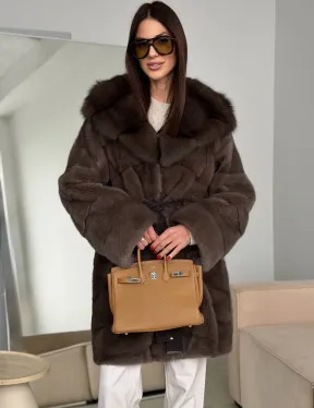 Шуба норковая с капюшоном из куницы - фото 9